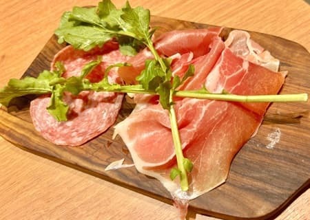 生ハムとルッコラ
